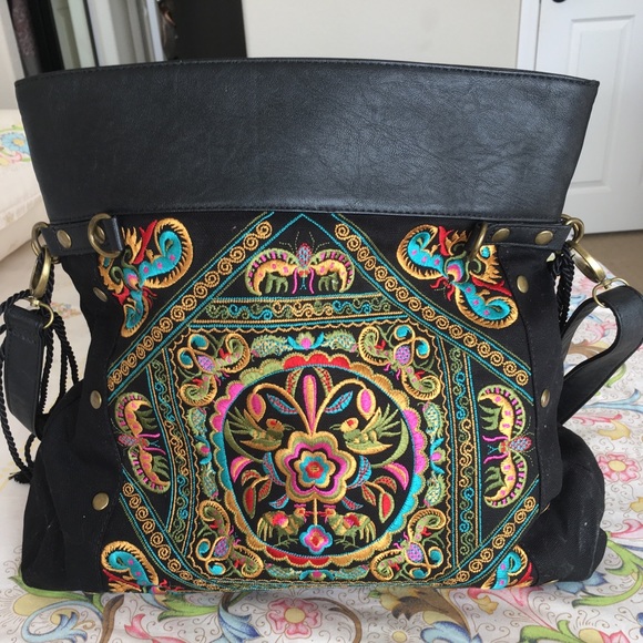 🐧Embroidered Black Tote - Picture 2 of 5